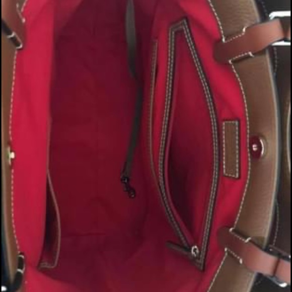 BRAND NEW w tags Dooney & Bourke pebbled leather Flynn shoulder bag in Caramel - Picture 4 of 9